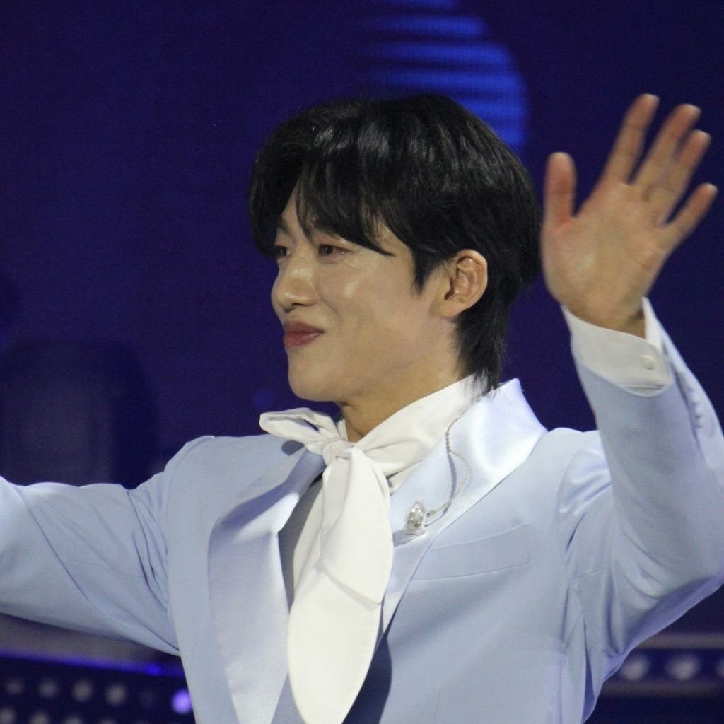 Foto terbaru dari Shin Seungtae