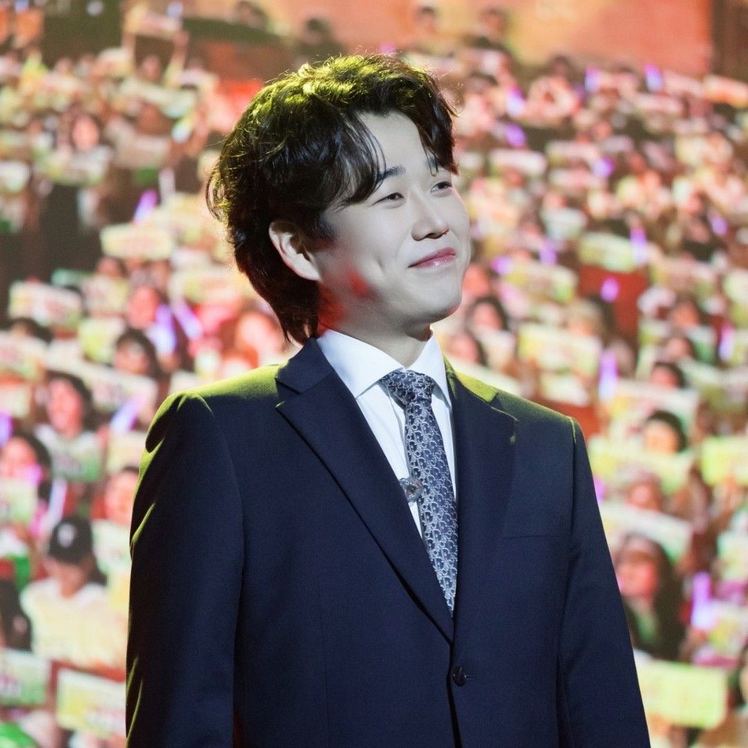 A moment captured by a fan of Hwang Youngwoong