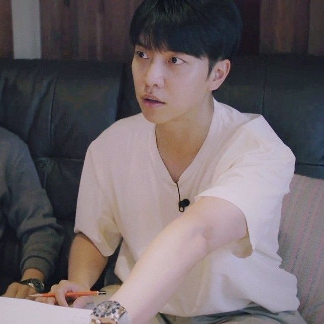 Latest photo of Lee Seunggi