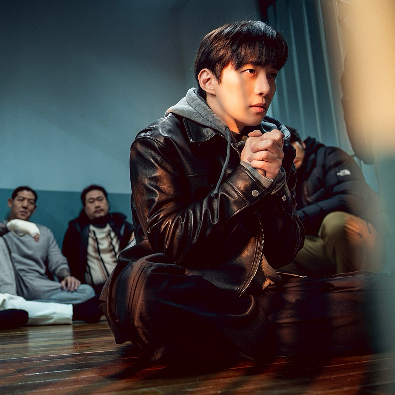 イ・ジュノのビハインドカット