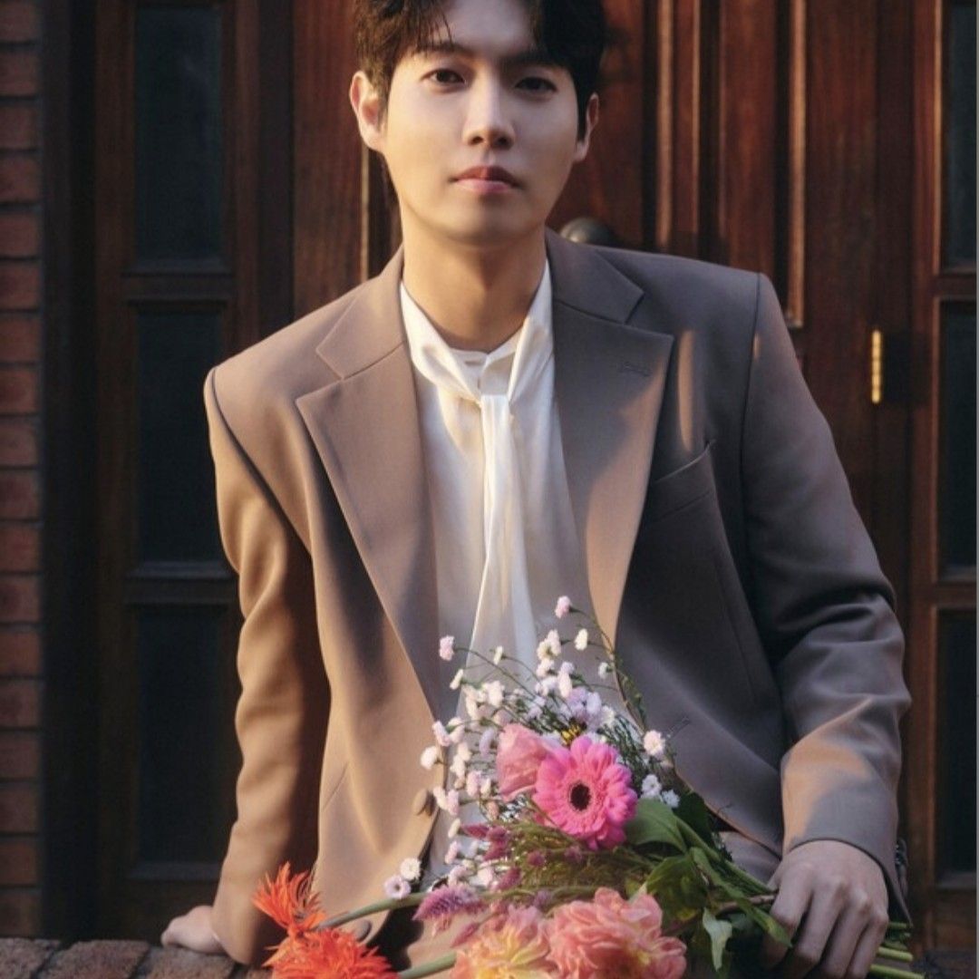 Latest photo of Son Taejin