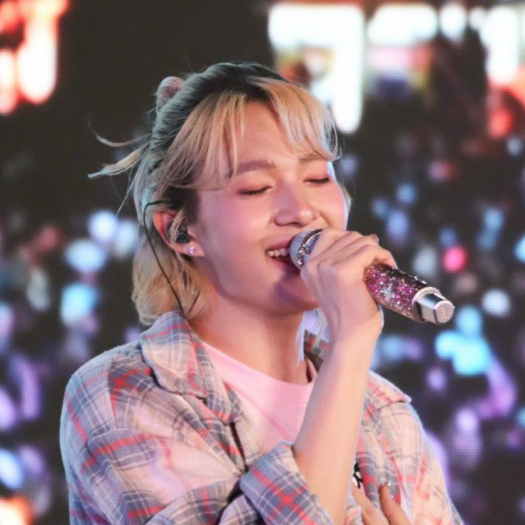 A moment captured by a fan of NuNew