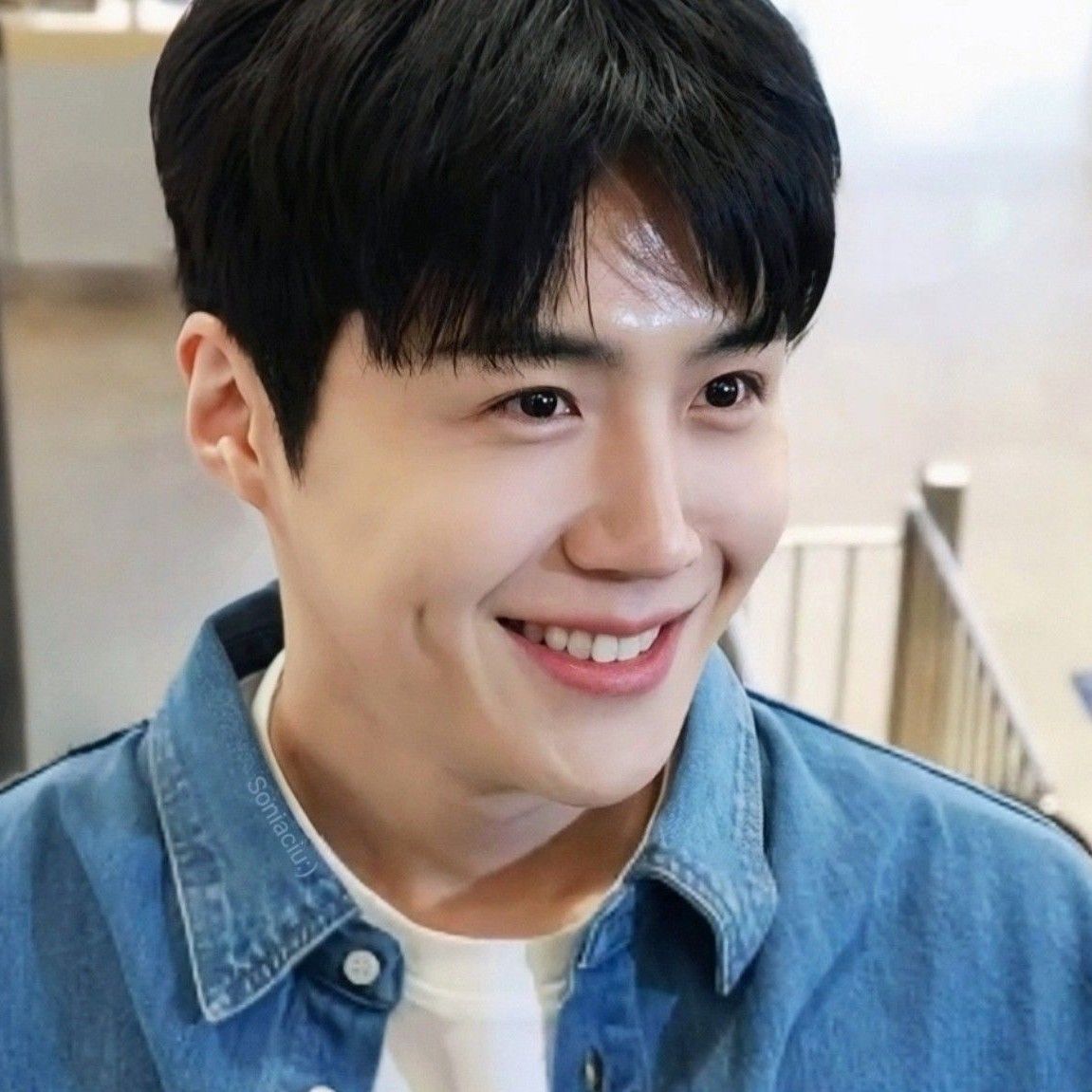 Behind-the-scenes cut of Kim Seonho