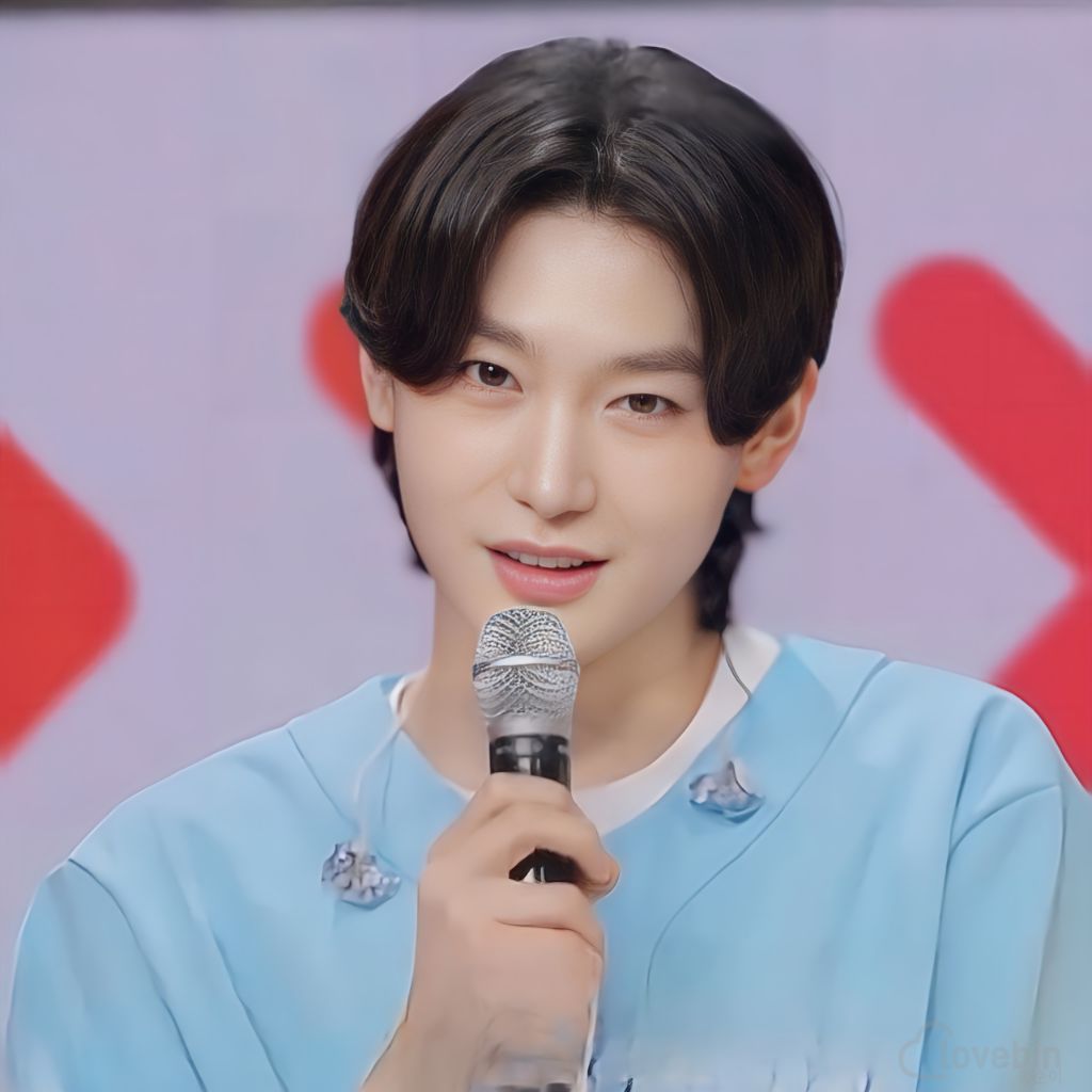 Latest photo of Kim Yongbin