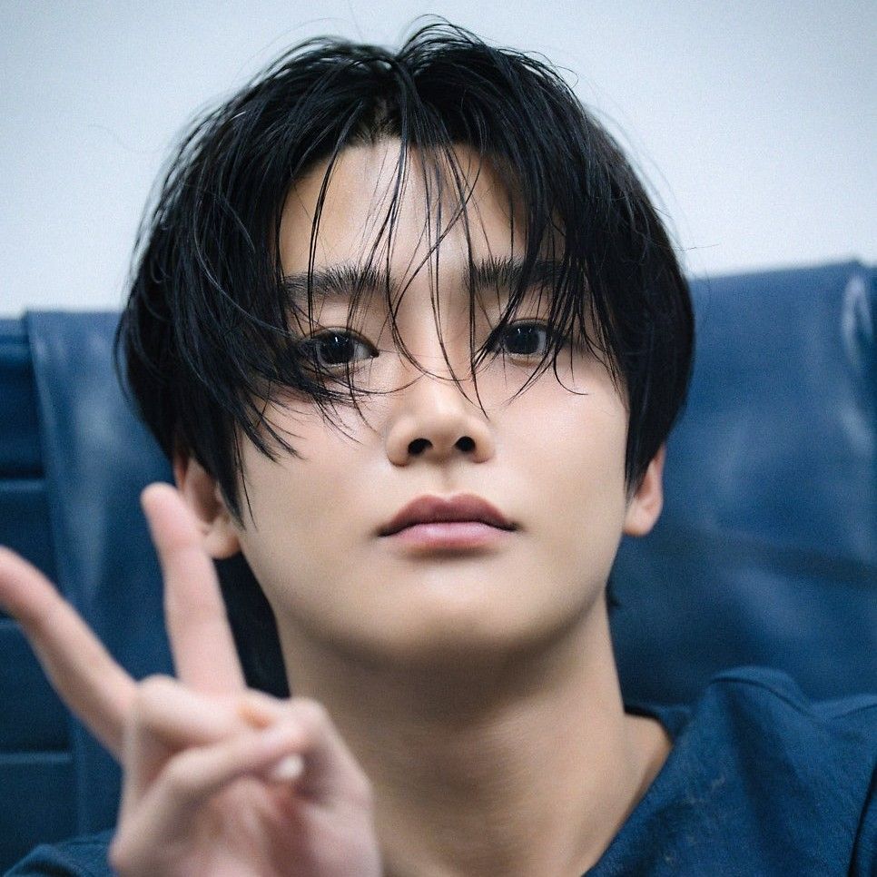 A moment captured by a fan of Rowoon