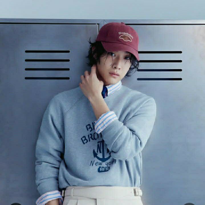 Behind-the-scenes cut of Lee Jongwon