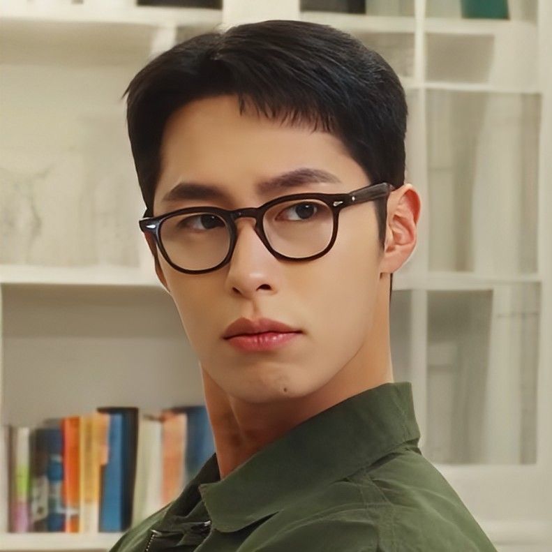 Recent activity shot of Lee Jaewook