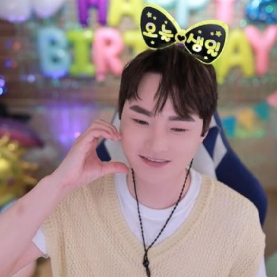 커뮤니티에서 화제된 인기 셀럽 콘텐츠