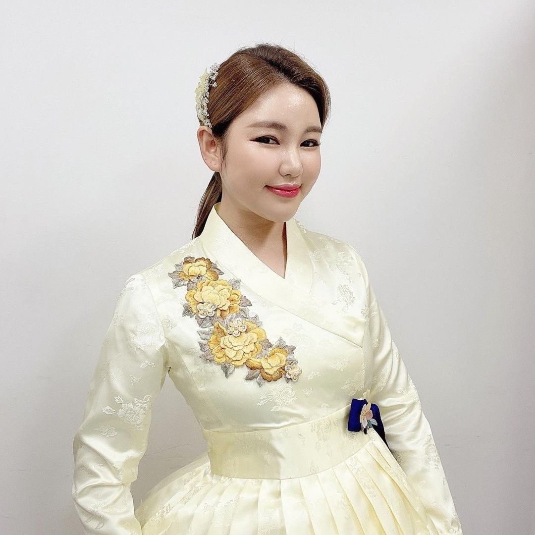 Latest photo of Song Gain
