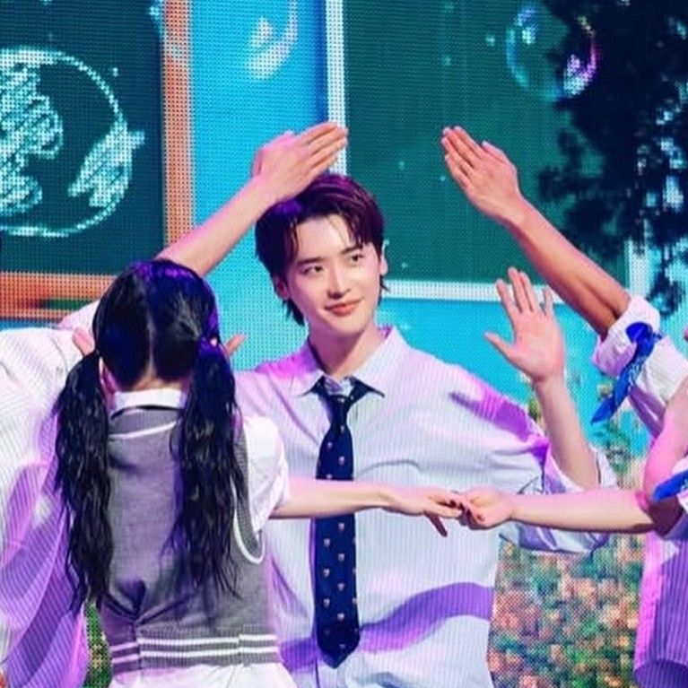 Behind-the-scenes cut of Lee Jongsuk