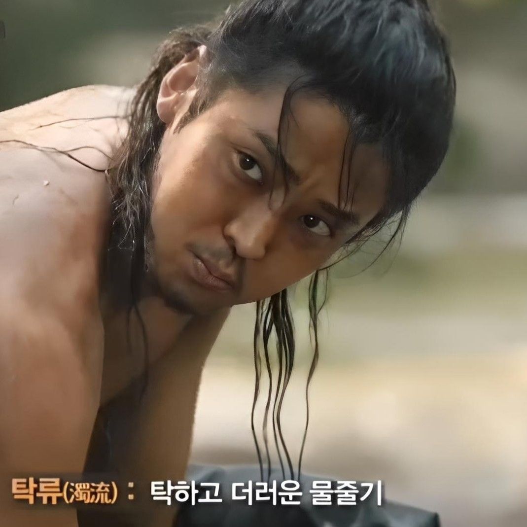 Behind-the-scenes cut of Rowoon