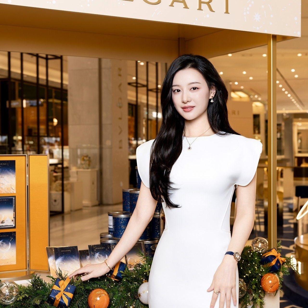 Behind-the-scenes cut of Kim Jiwon