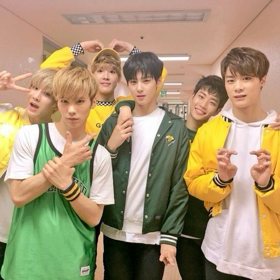 Behind-the-scenes cut of Cha Eunwoo