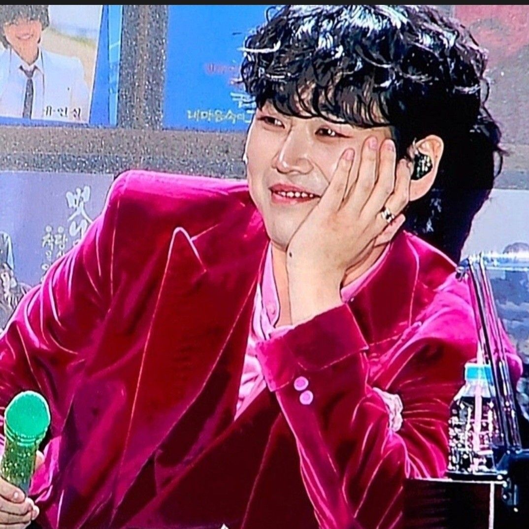 Behind-the-scenes cut of Hwang Youngwoong