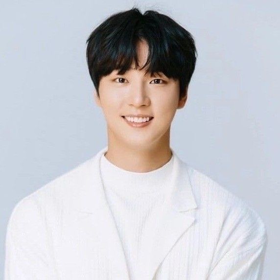Behind-the-scenes cut of Yoon Shiyoon