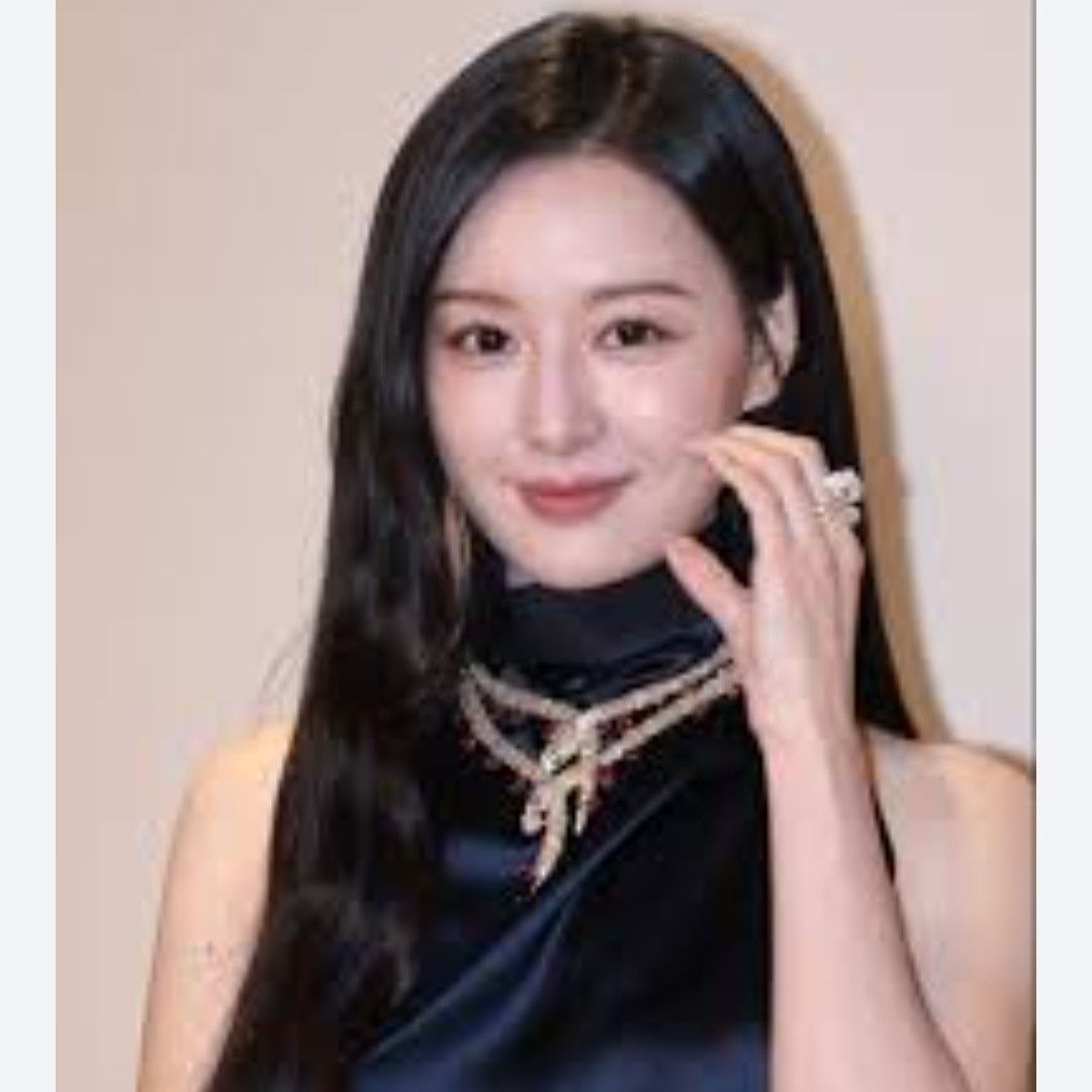 Behind-the-scenes cut of Kim Jiwon