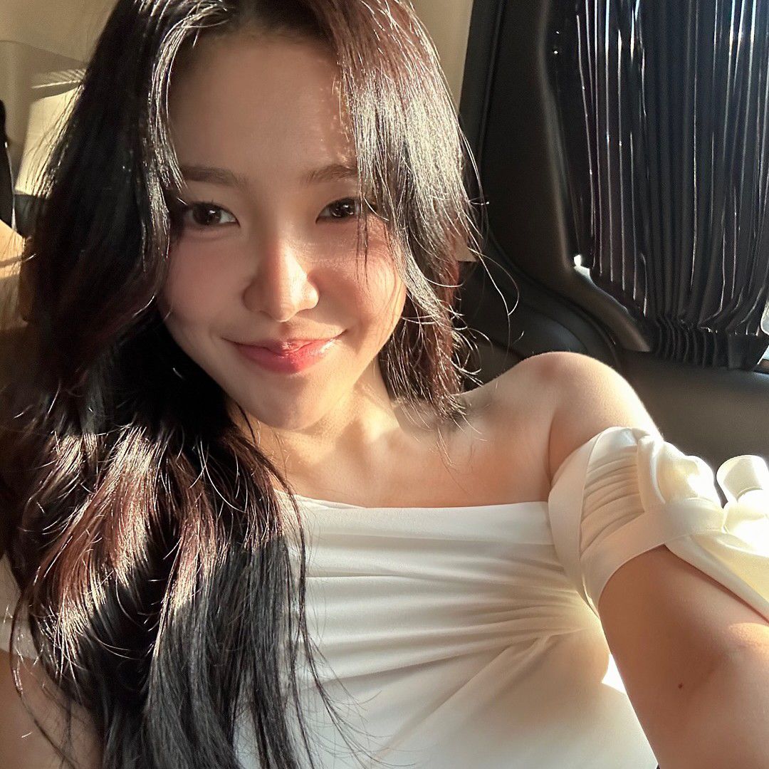 Recent activity shot of Yeri (1999)