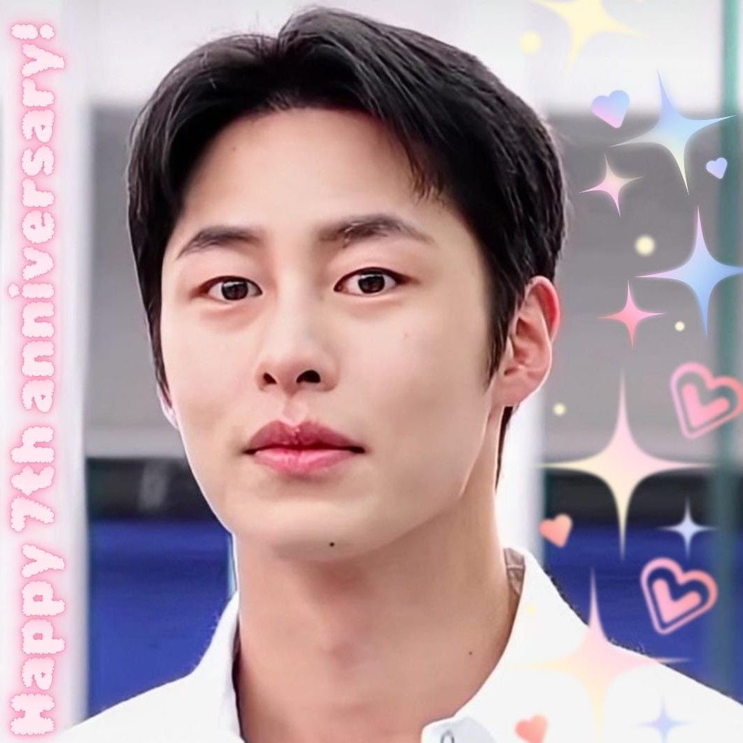 A moment captured by a fan of Lee Jaewook