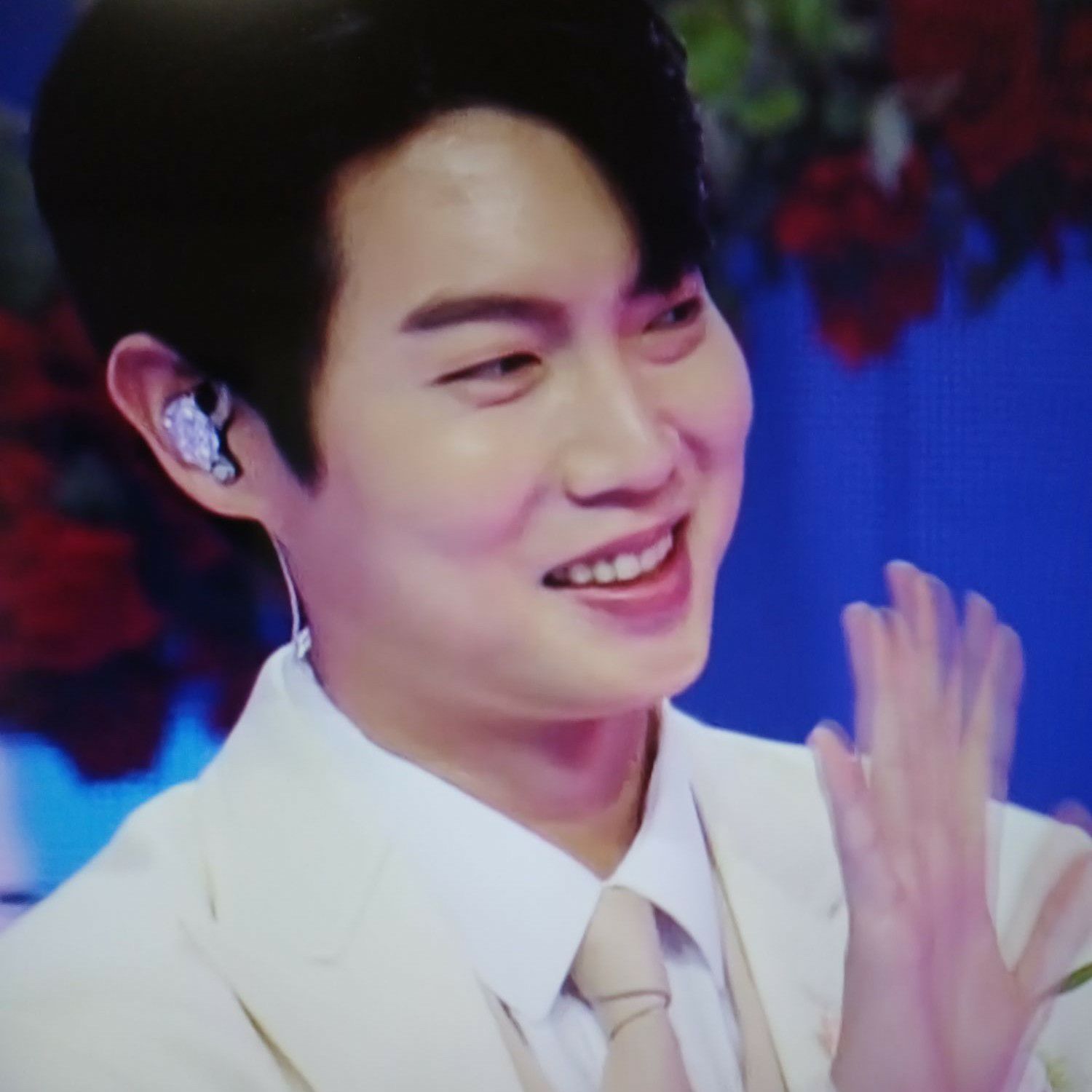 Explosively popular post in Choeaedol Celeb community