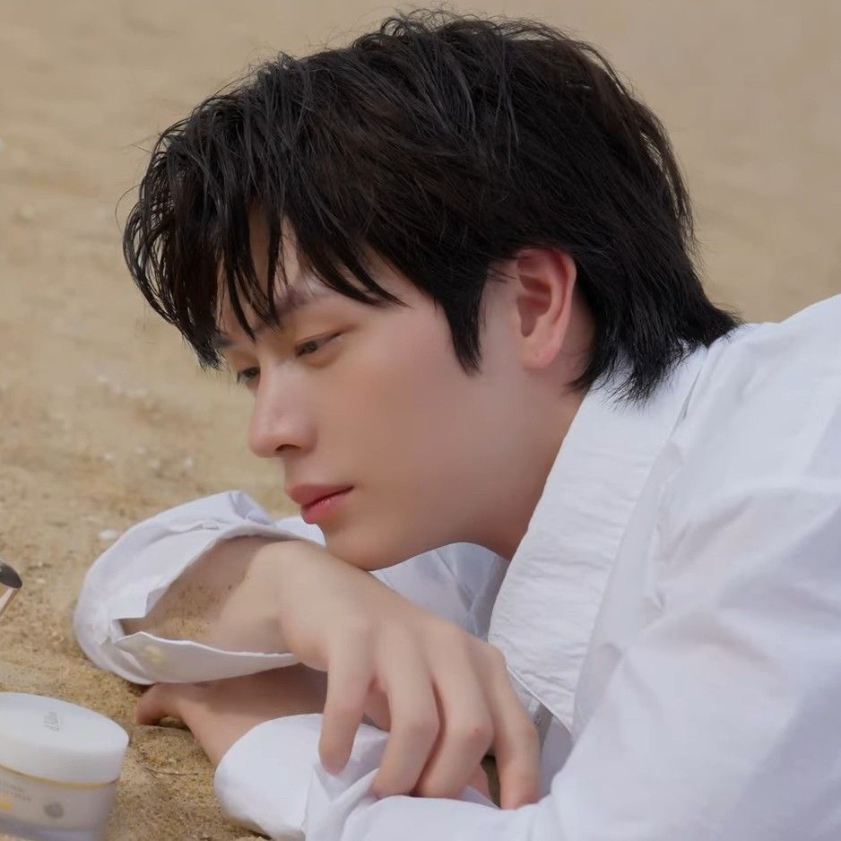 Behind-the-scenes cut of Yook Sungjae