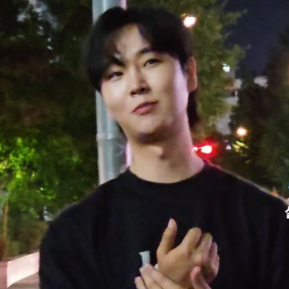 A moment captured by a fan of Song Minjun