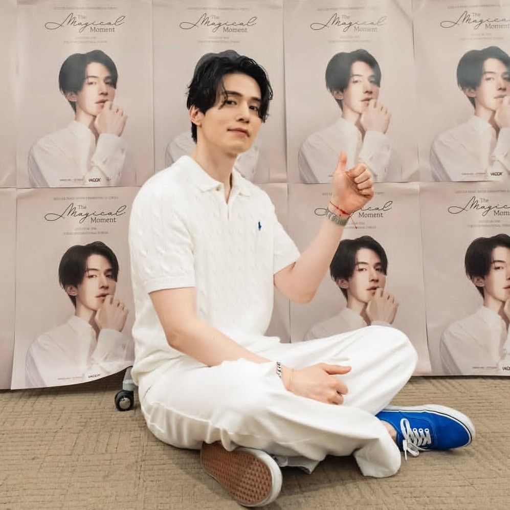 A moment captured by a fan of Lee Dongwook