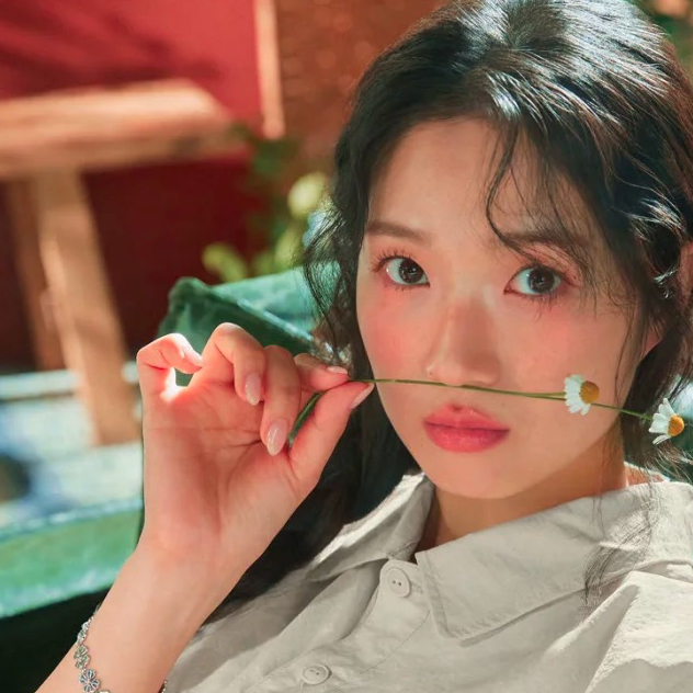 Recent activity shot of Kim Hyeyoon