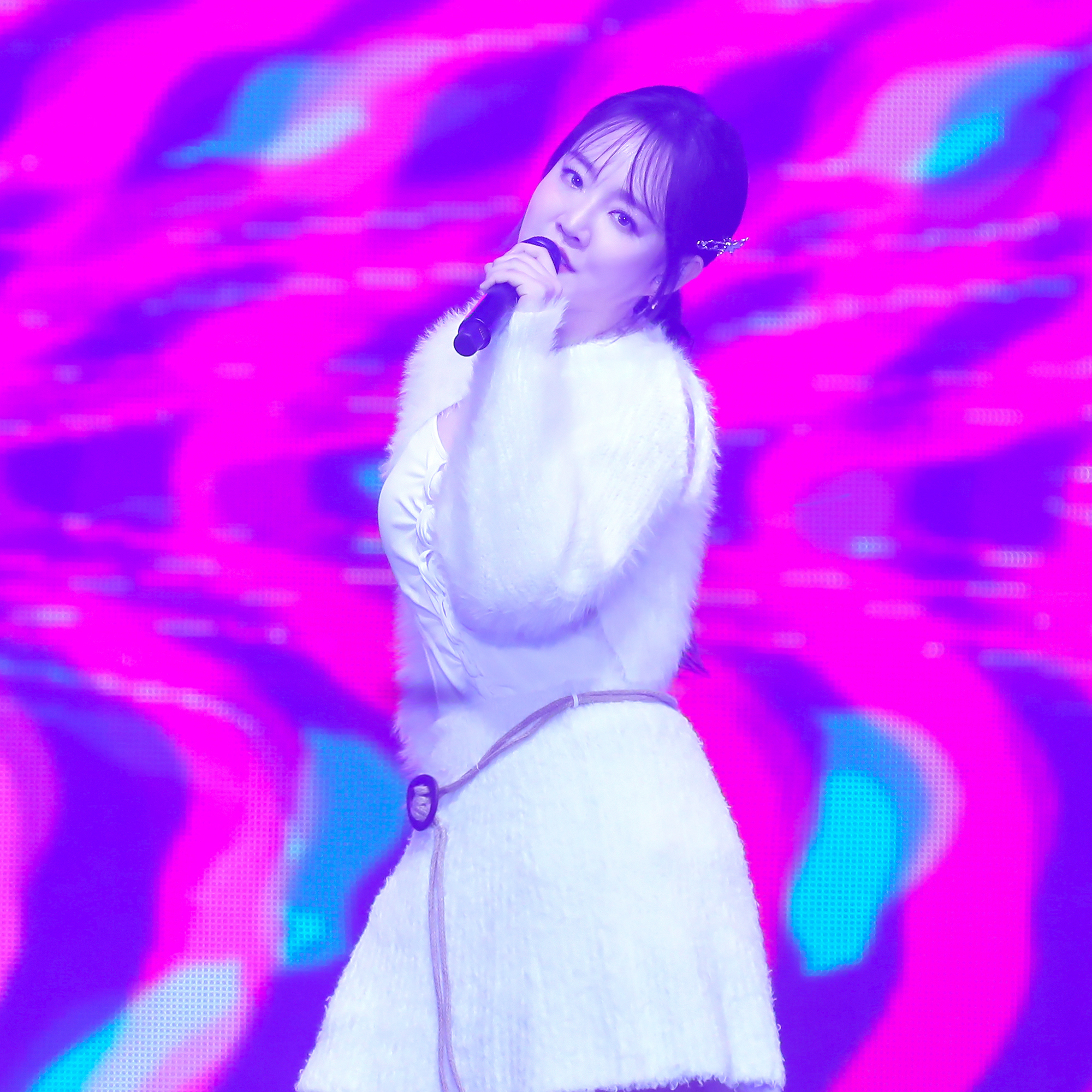 Behind-the-scenes cut of Younha