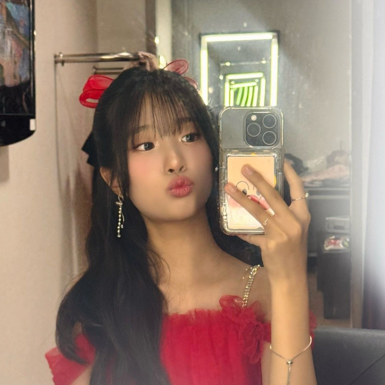 Behind-the-scenes cut of Bin Yeseo