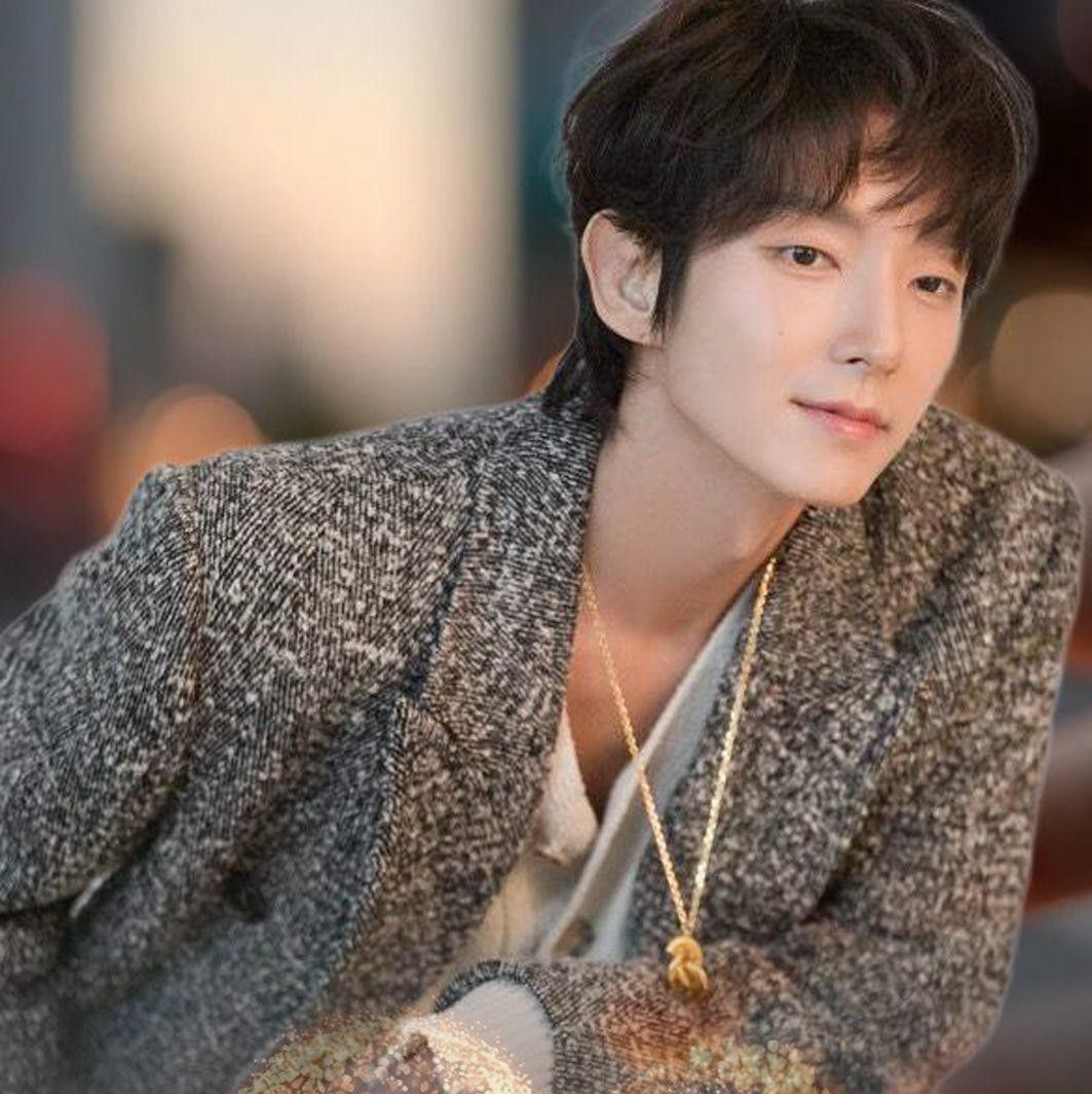 Behind-the-scenes cut of Lee Joongi