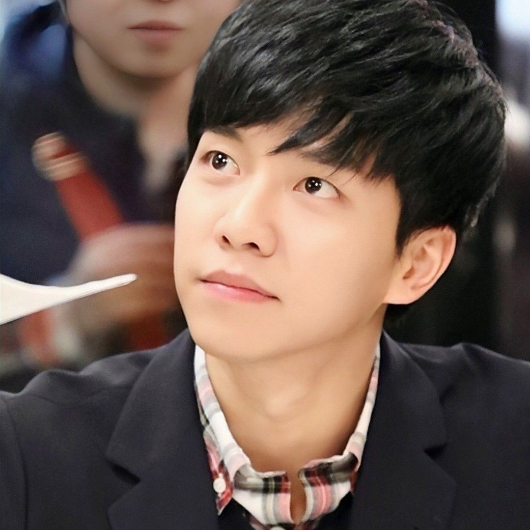Latest photo of Lee Seunggi