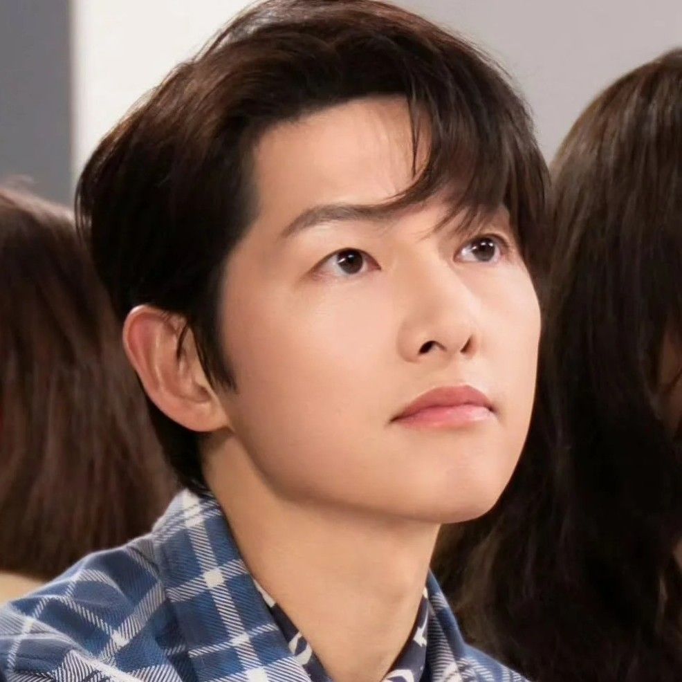 A moment captured by a fan of Song Joongki