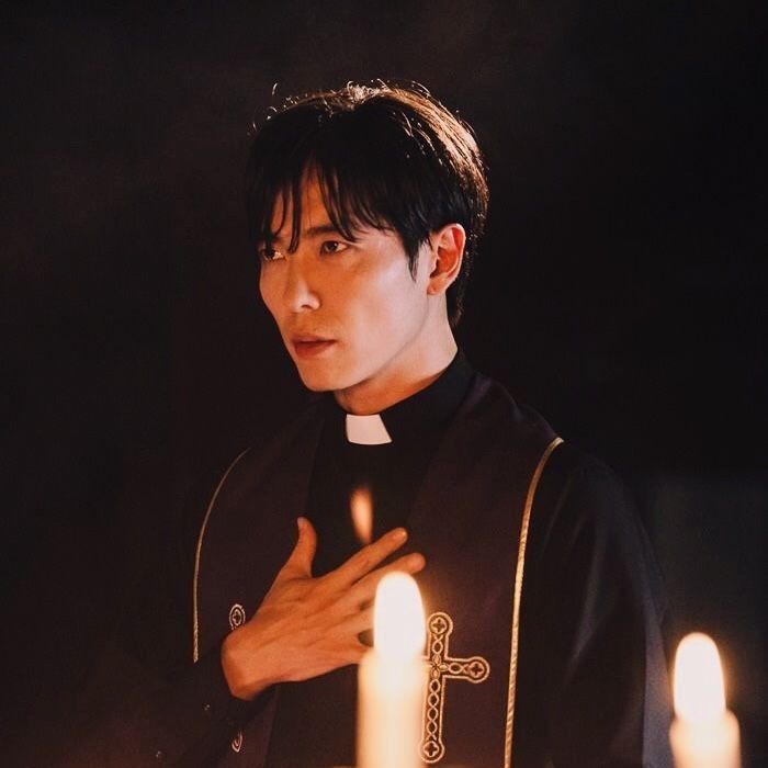 Behind-the-scenes cut of Kim Jaewook