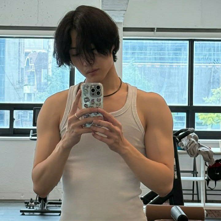 A moment captured by a fan of Lee Jongwon