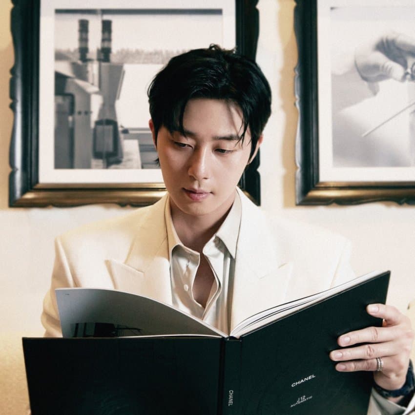 A moment captured by a fan of Park Seojoon