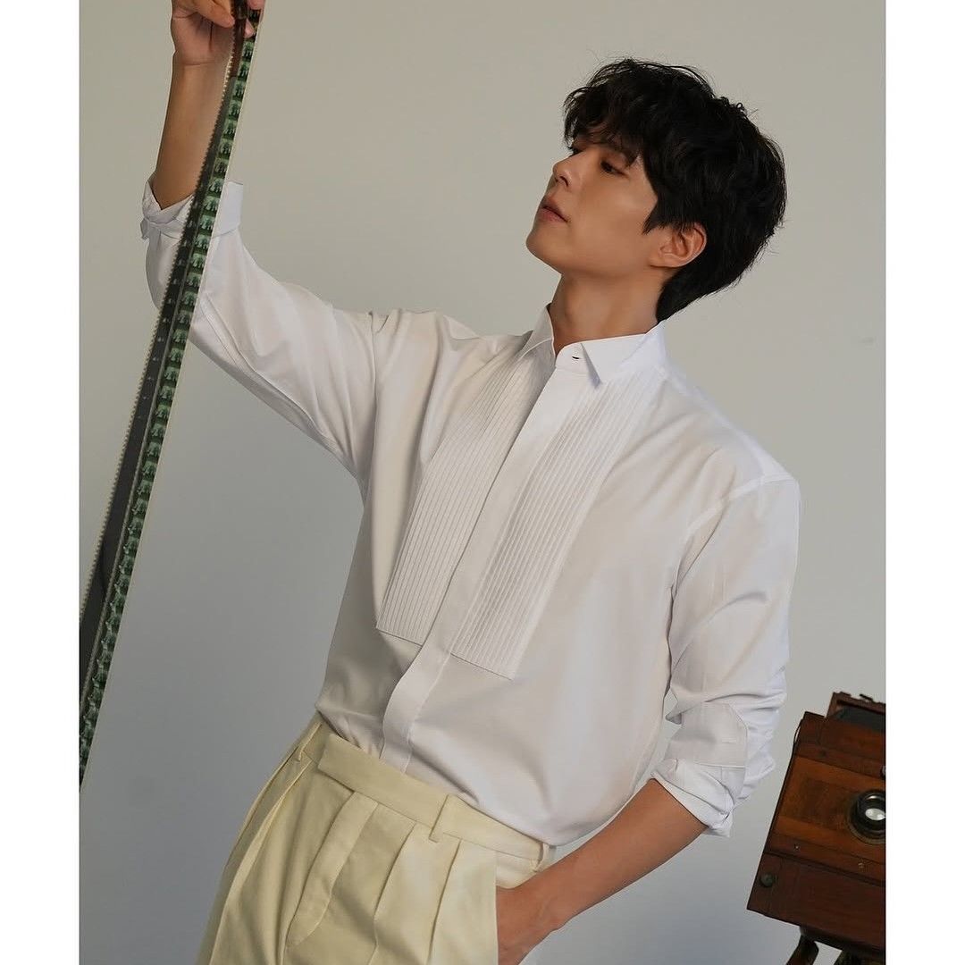 Behind-the-scenes cut of Park Bogum