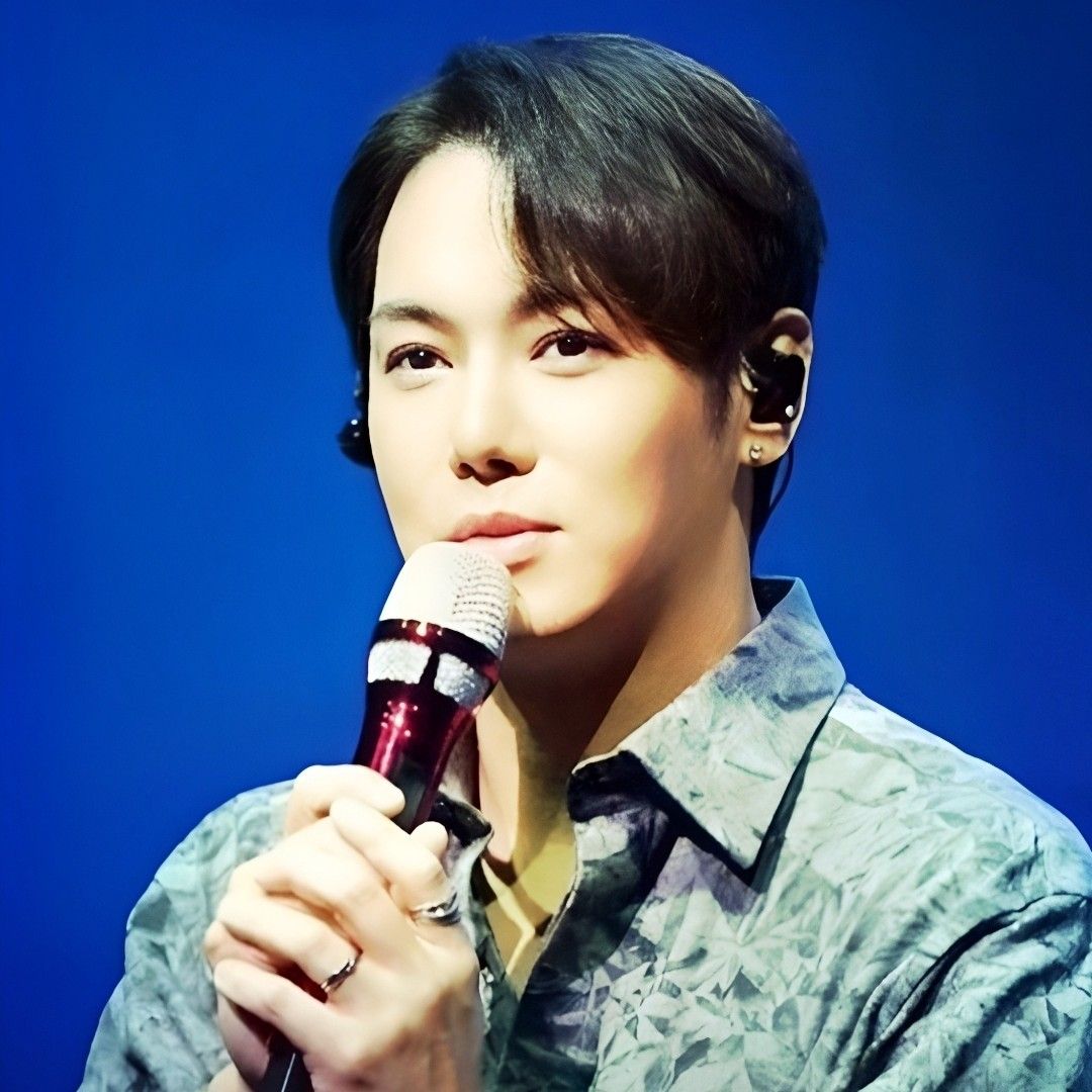 Behind-the-scenes cut of Hwanhee