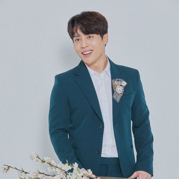 Today’s standout profile photo of Mooryong on Choeaedol Celeb