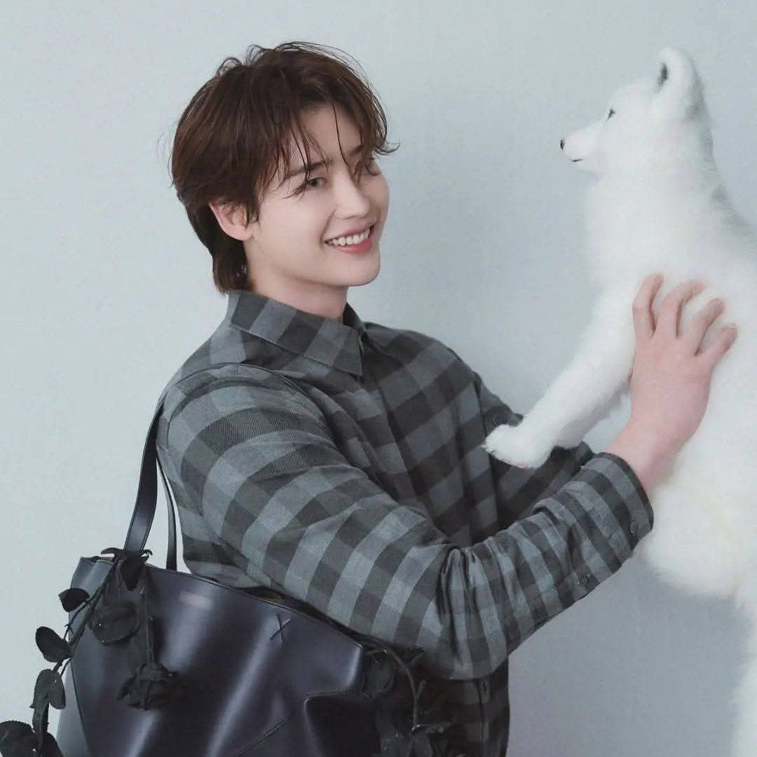 A moment captured by a fan of Lee Jongsuk