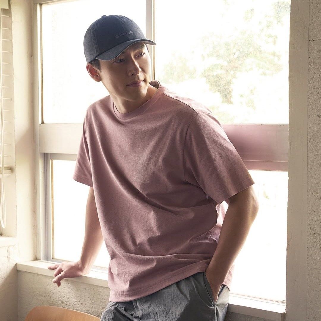Behind-the-scenes cut of Hyun Bin