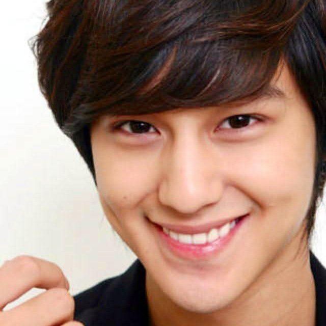 Behind-the-scenes cut of Kim Bum