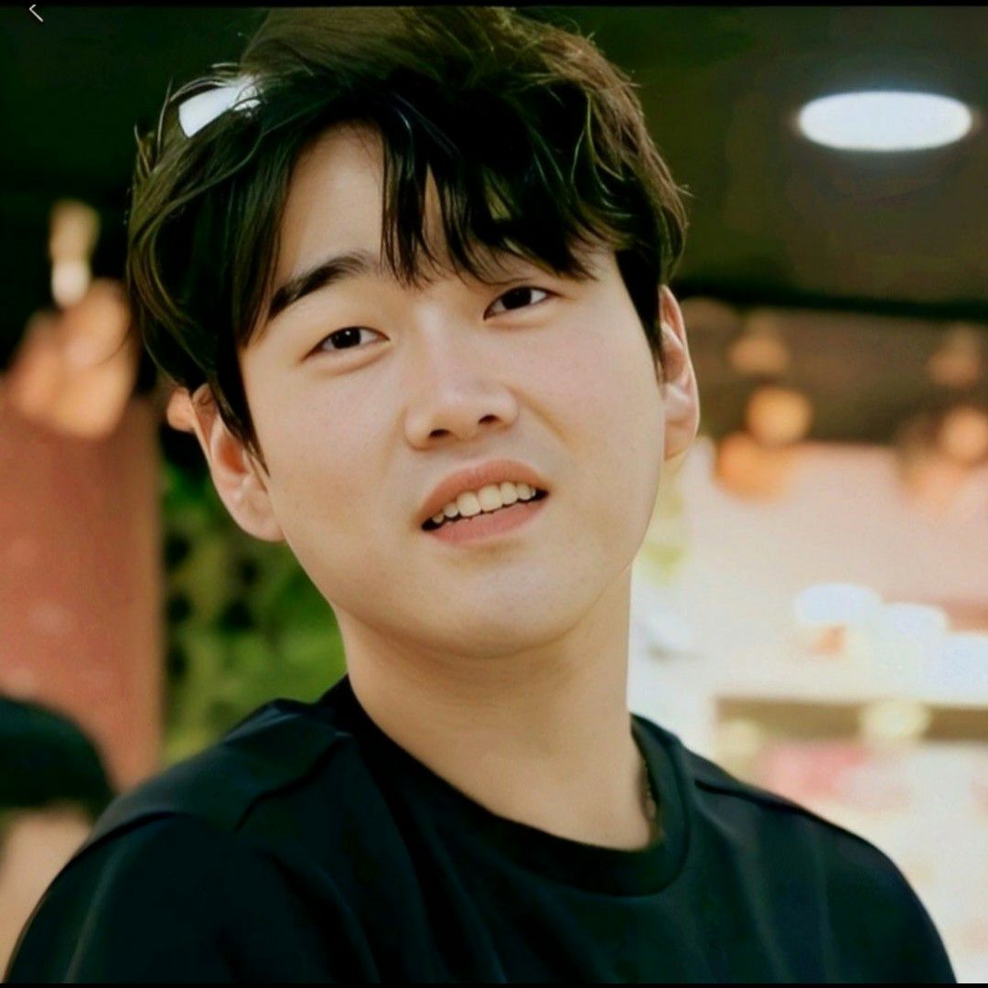 Behind-the-scenes cut of Hwang Youngwoong