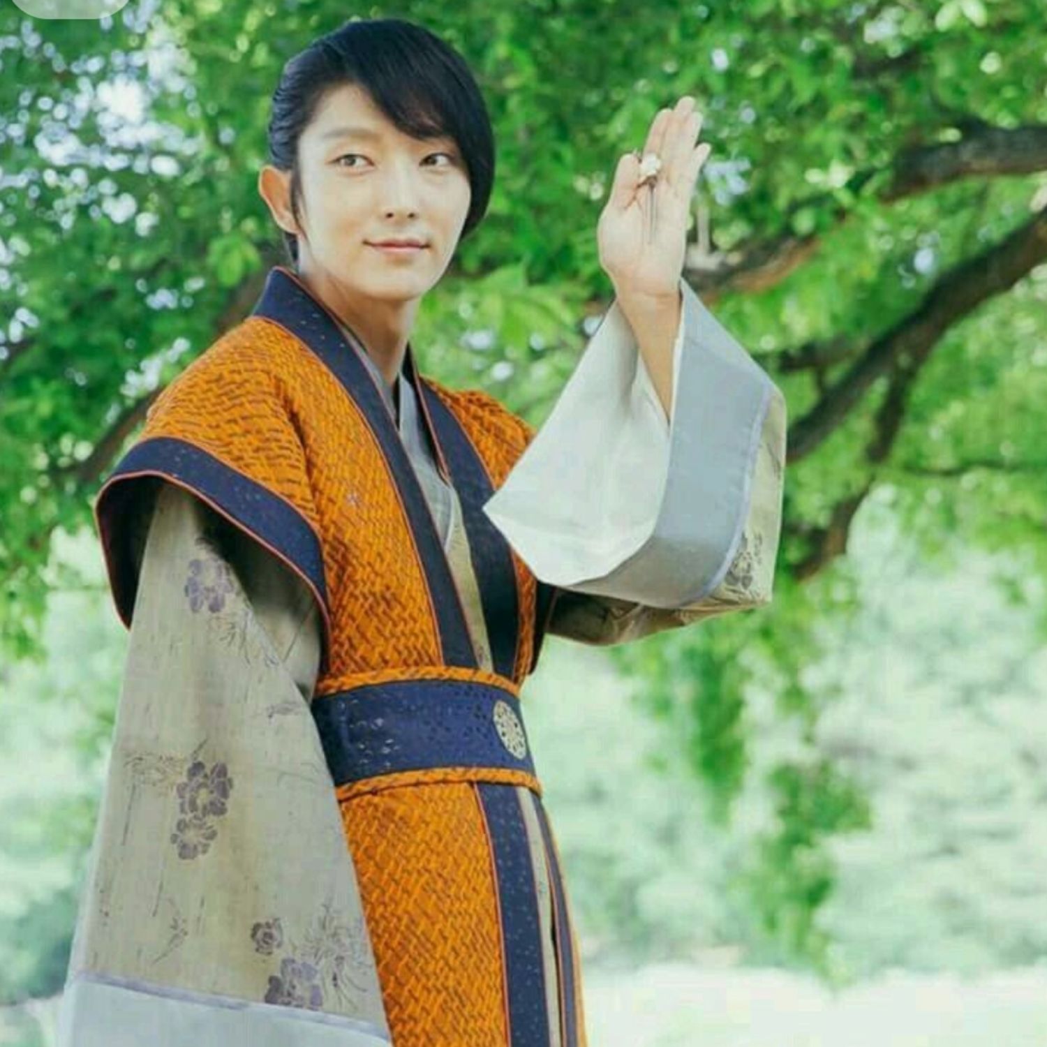 A moment captured by a fan of Lee Joongi