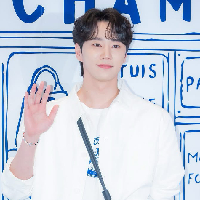 Recent activity shot of Lee Junyoung