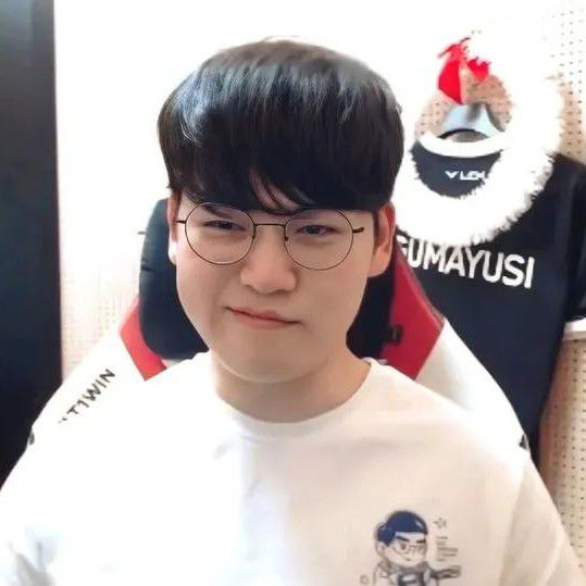 Gumayusi的最新照片