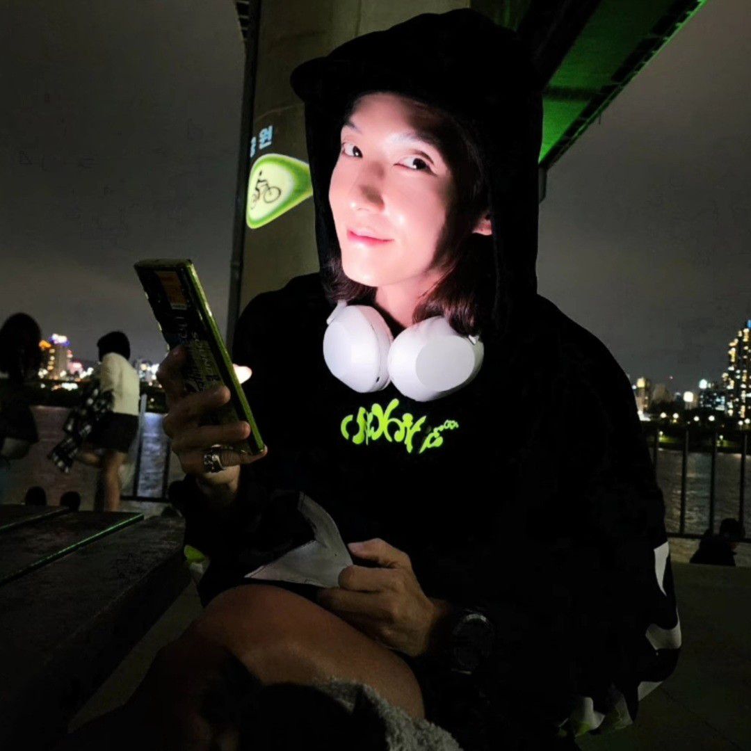 A moment captured by a fan of Lee Joongi