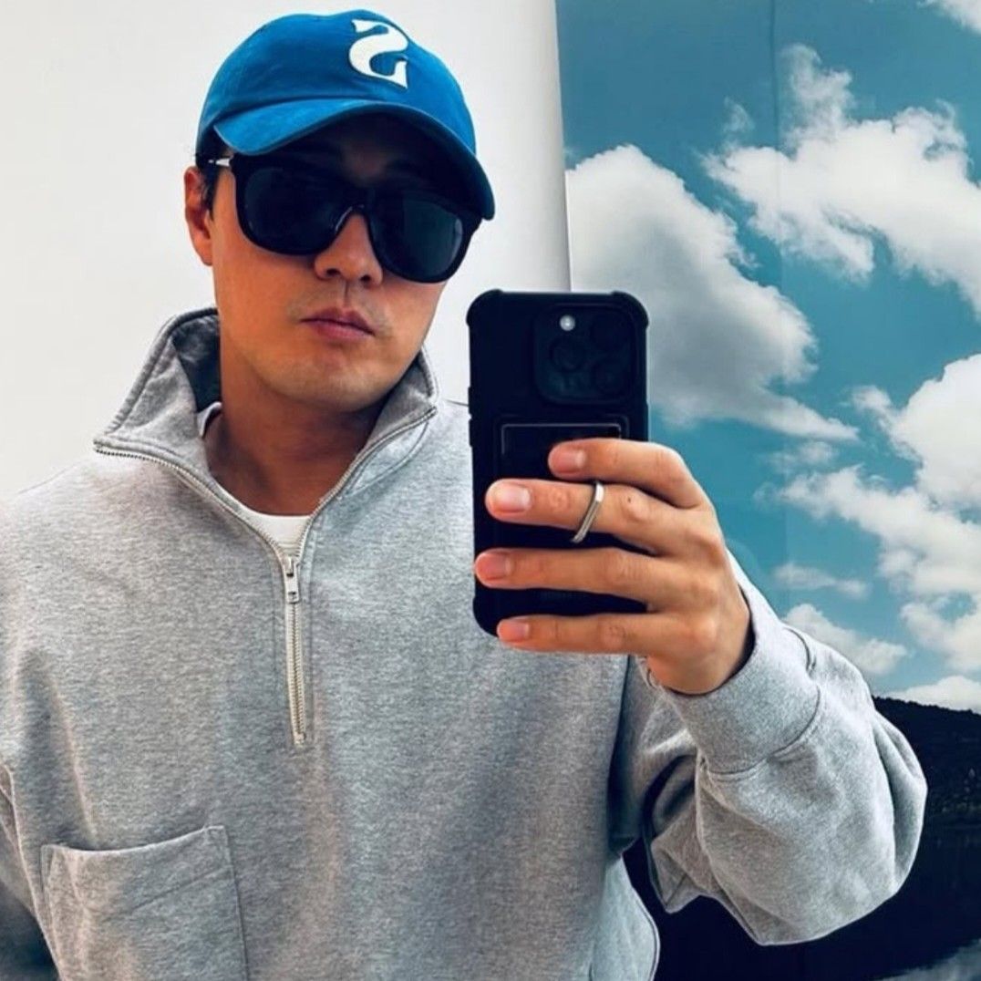 Behind-the-scenes cut of So Jisub