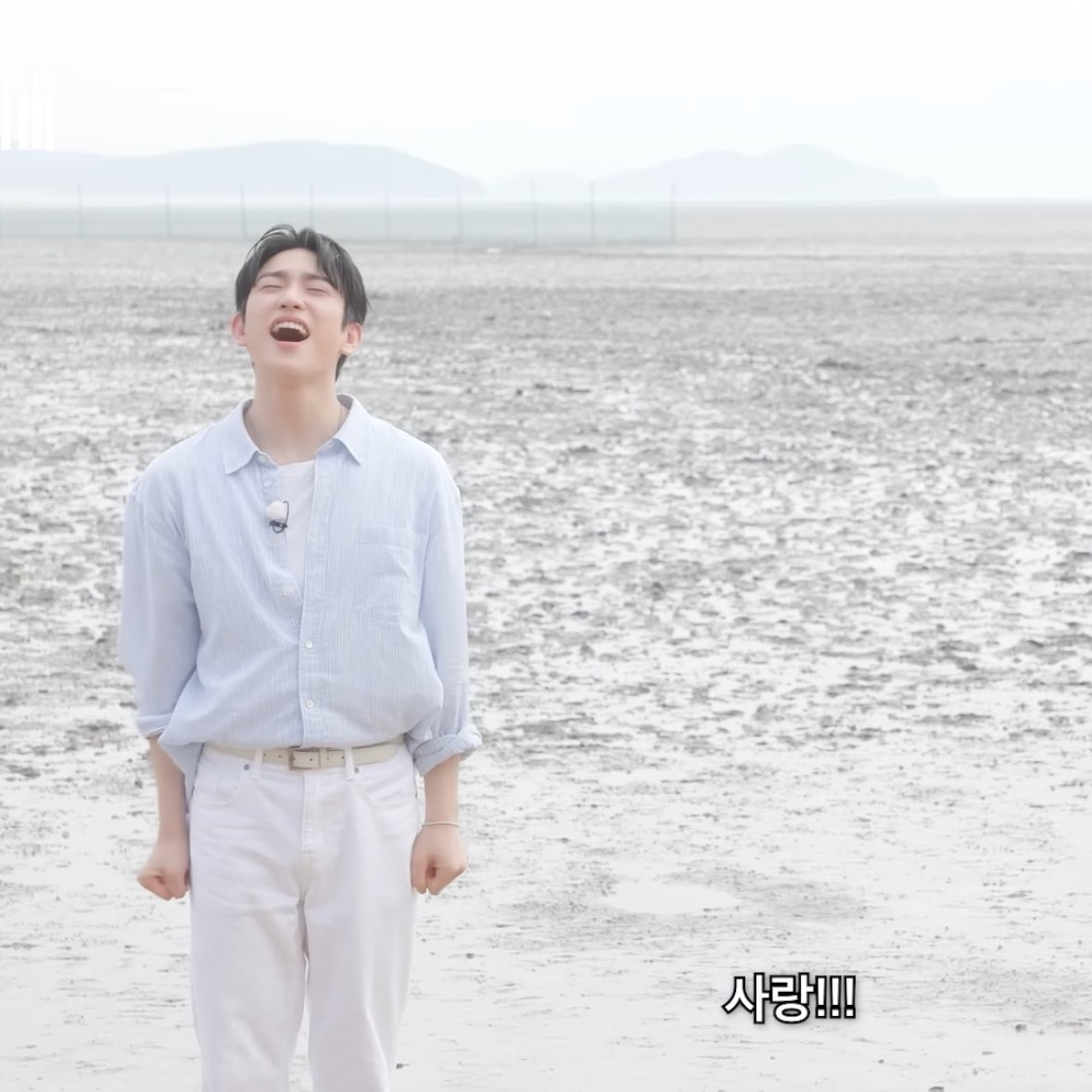 A moment captured by a fan of Park Jinyoung