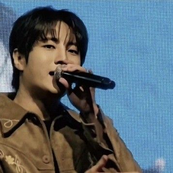 金俊賢的最新照片