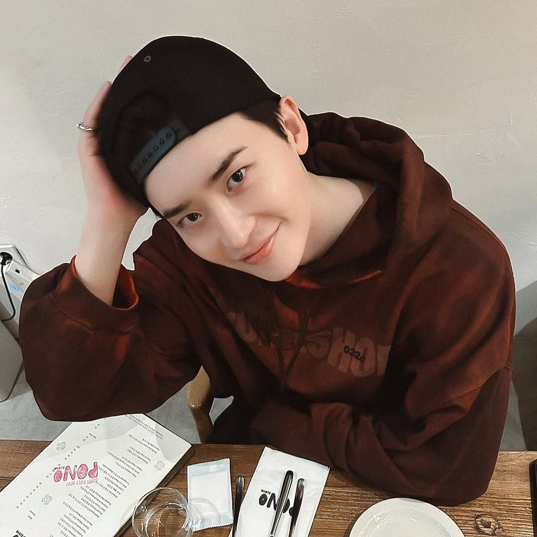 A moment captured by a fan of Lee Jongsuk